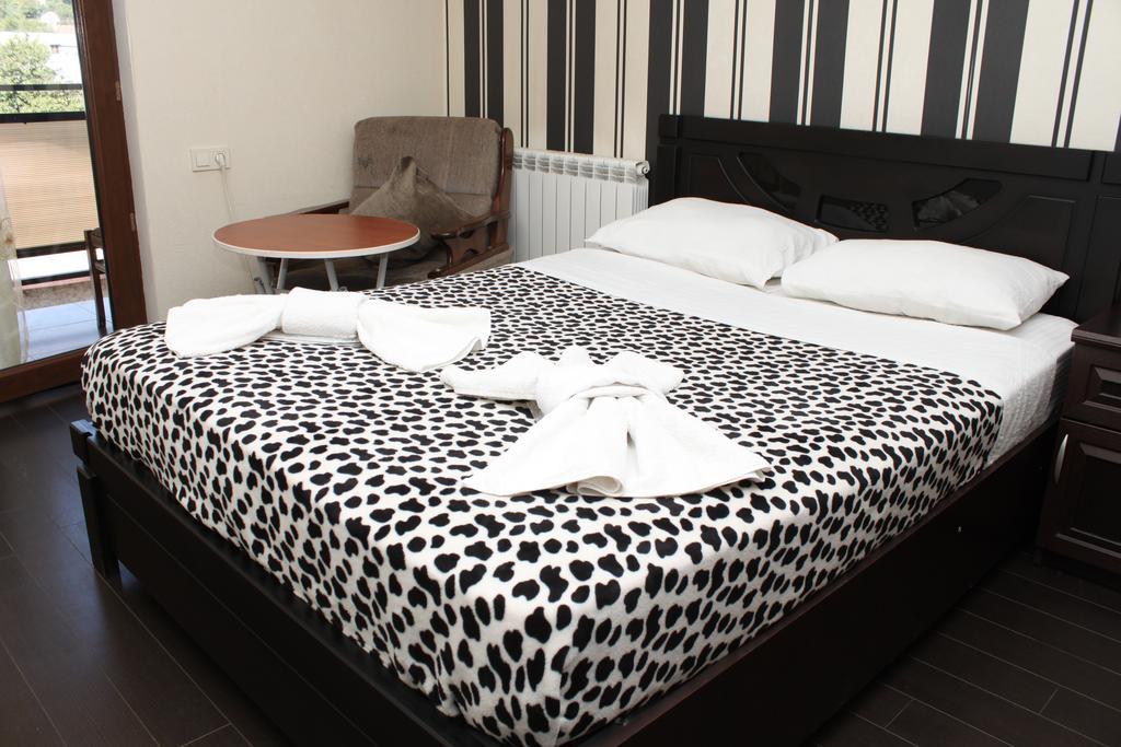 Hotel Majestic Tiflis Habitación foto